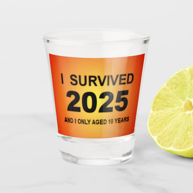 I Survived 2025  Schnapsglas (Vorderseite)