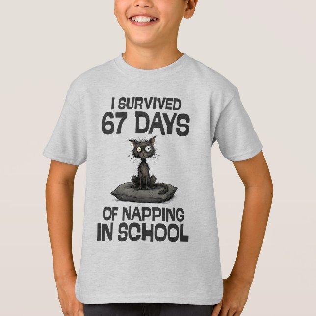 I Survived 67 Days Of Napping, Funny Cat Meme T-Shirt (Vorderseite)