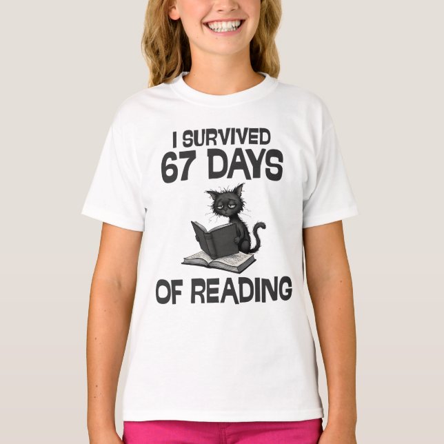 I Survived 67 Days Of Reading, Funny Cat Meme T-Shirt (Vorderseite)