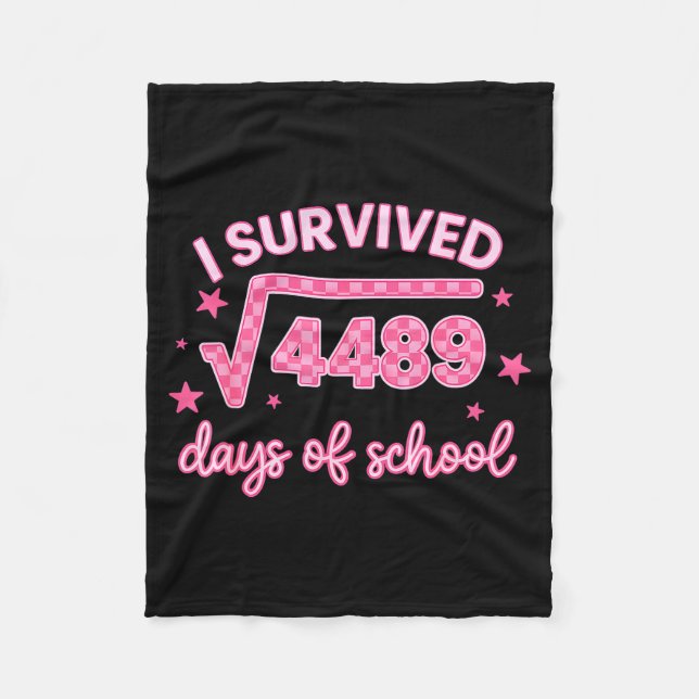 I Survived 67 Days Of School 6-7 Meme Math Teacher Fleecedecke (Vorderseite)