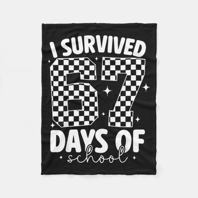 I Survived 67 Days Of School Funny 67 Meme Teacher Fleecedecke (Vorderseite)