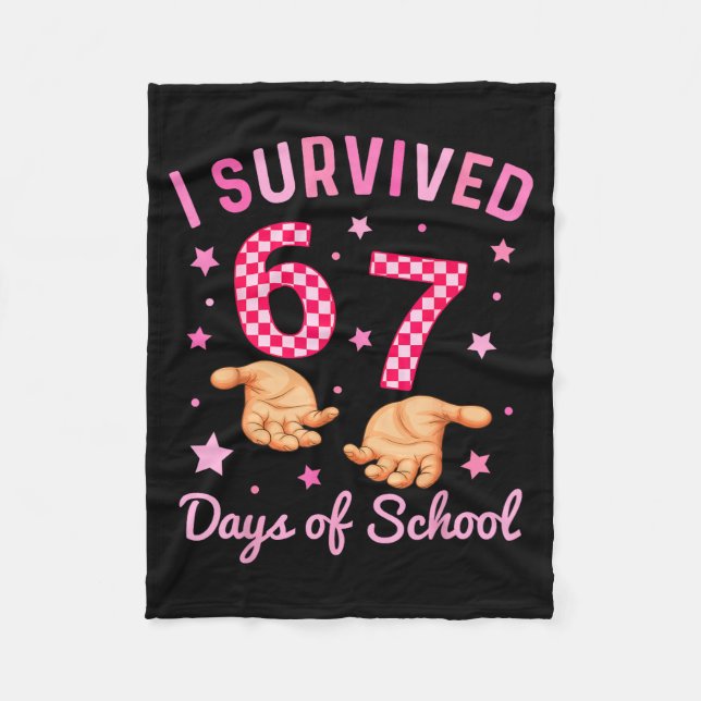 I Survived 67 Days Of School Funny 6 7 Meme Six Se Fleecedecke (Vorderseite)