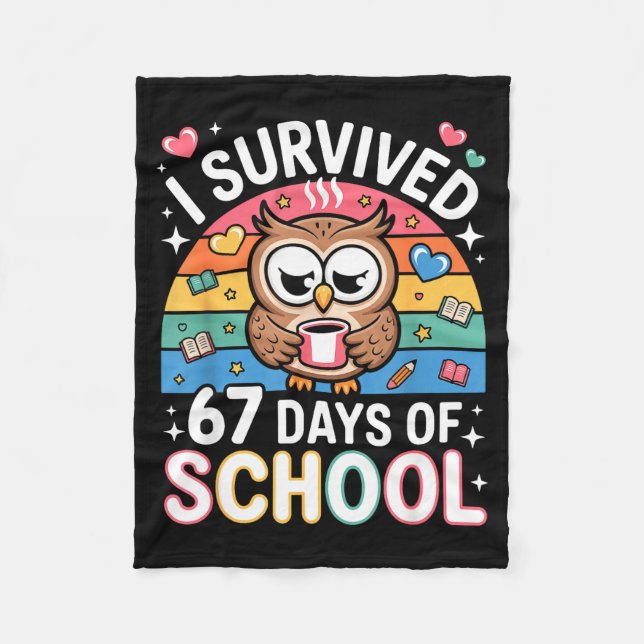 I Survived 67 Days Of School Funny Coffee Owl Scho Fleecedecke (Vorderseite)