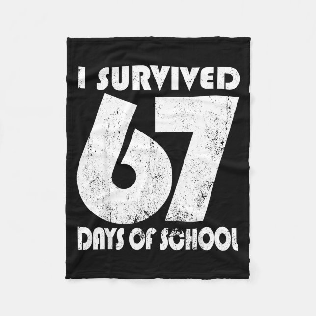 I Survived 67 Days Of School Funny Meme 67 Teacher Fleecedecke (Vorderseite)