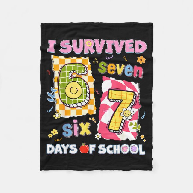 I Survived 67 Days Of School Funny Meme Boy Girl T Fleecedecke (Vorderseite)