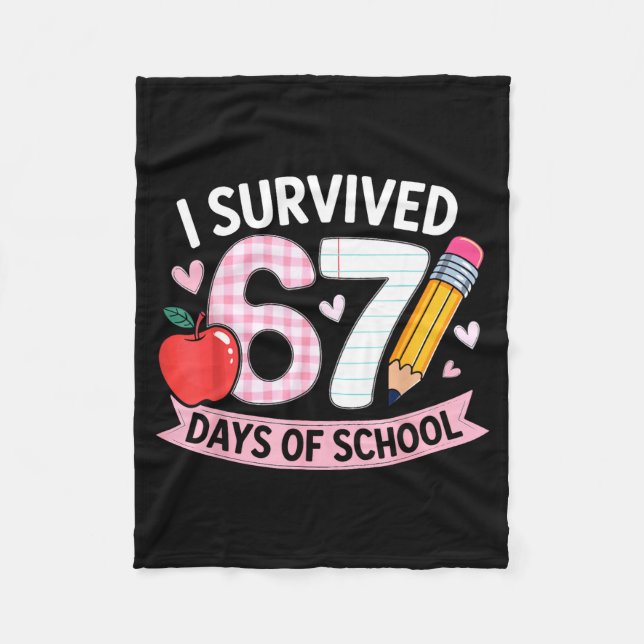 I Survived 67 Days Of School Funny Meme Student Te Fleecedecke (Vorderseite)