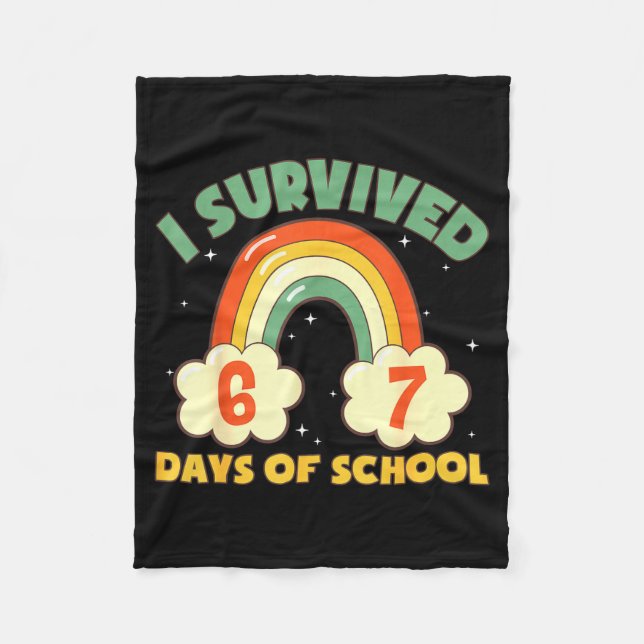 I Survived 67 Days Of School Funny Meme Student Te Fleecedecke (Vorderseite)