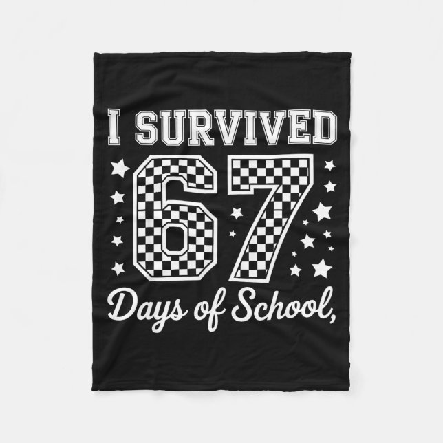 I Survived 67 Days Of School Funny Meme Teacher St Fleecedecke (Vorderseite)
