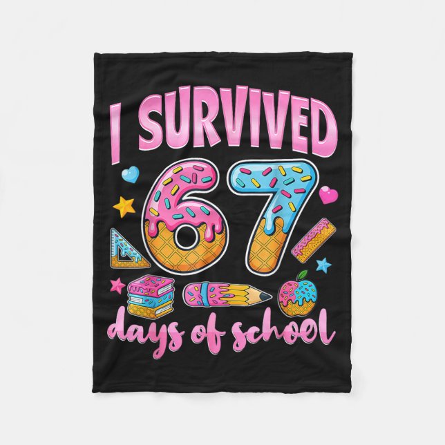 I Survived 67 Days Of School Funny Meme Teacher St Fleecedecke (Vorderseite)