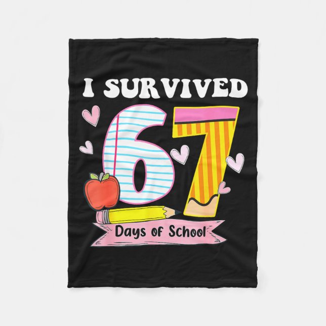 I Survived 67 Days Of School Funny Meme Teacher St Fleecedecke (Vorderseite)