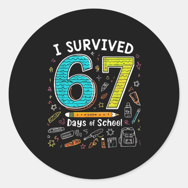 I Survived 67 Days Of School _ Funny Teacher &amp; Runder Aufkleber (Vorderseite)