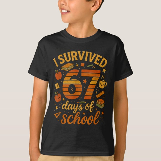 I Survived 67 Days Of School _ Funny Teacher &amp; T-Shirt (Vorderseite)