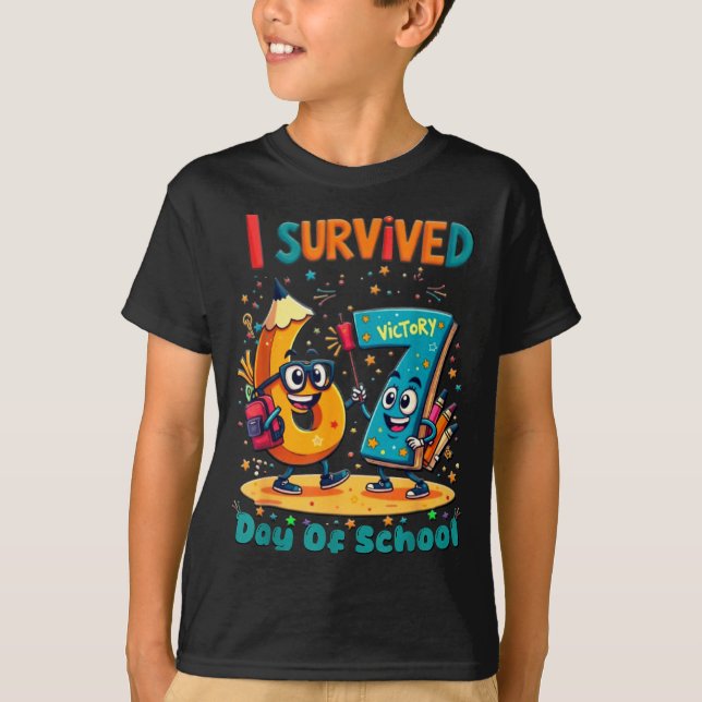 I Survived 67 Days Of School New Year Celebration  T-Shirt (Vorderseite)