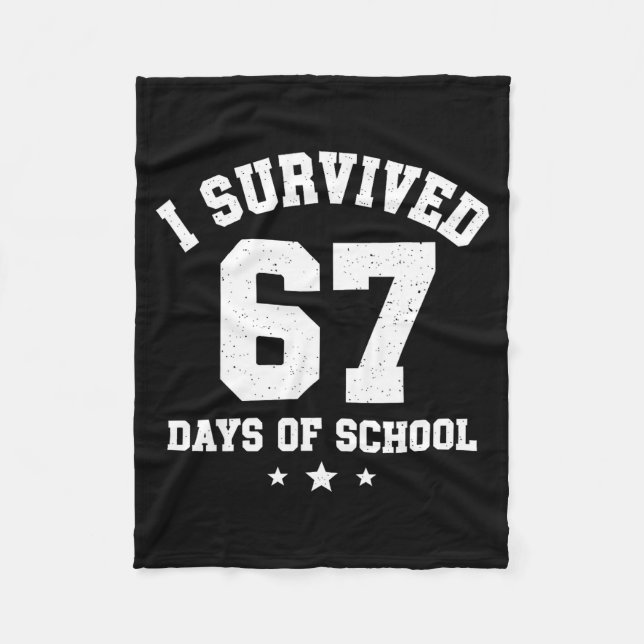 I Survived 67 Days Of School Students Teachers 67  Fleecedecke (Vorderseite)