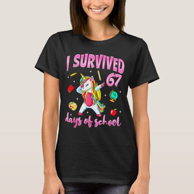 I Survived 67 Days Of School Unicorn Dabbing Teach T-Shirt (Vorderseite)