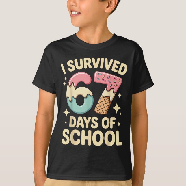 I Survived 67 Days Of School With A Funny Ice Crea T-Shirt (Vorderseite)