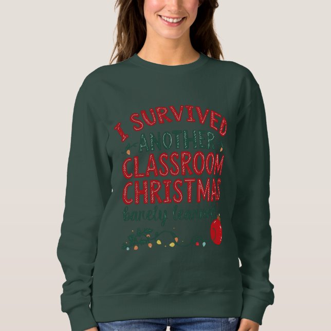 I Survived Another Classroom Christmas Sweatshirt (Vorderseite)