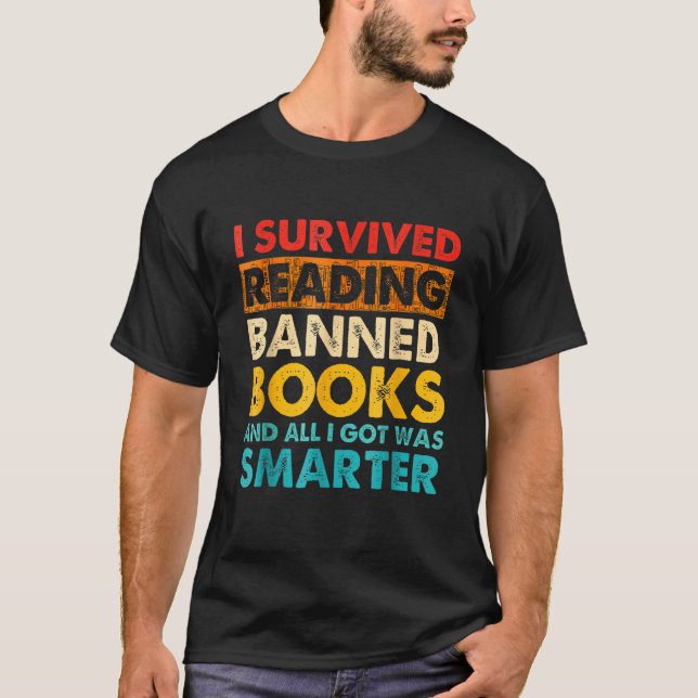 I Survived Reading Banned Books Book   Bookaholic T-Shirt (Vorderseite)