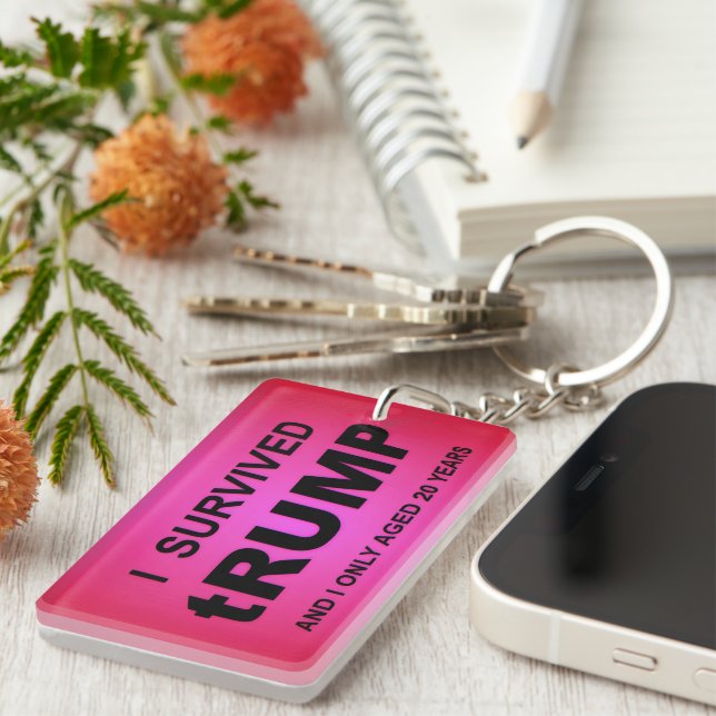 I Survived tRUMP  Schlüsselanhänger (Vorderseite rechts)