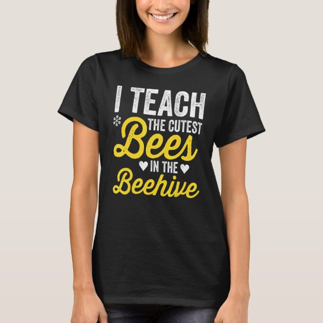 I Teach The Cutest Bees In The Beehive Teacher Lif T-Shirt (Vorderseite)
