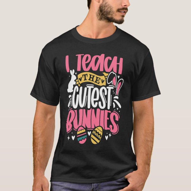 I Teach The Cutest Little Bunnies Funny Teacher Ea T-Shirt (Vorderseite)