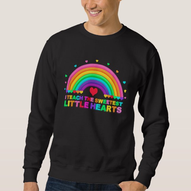 I Teach The Sweetest Hearts Rainbow Teacher Valent Sweatshirt (Vorderseite)
