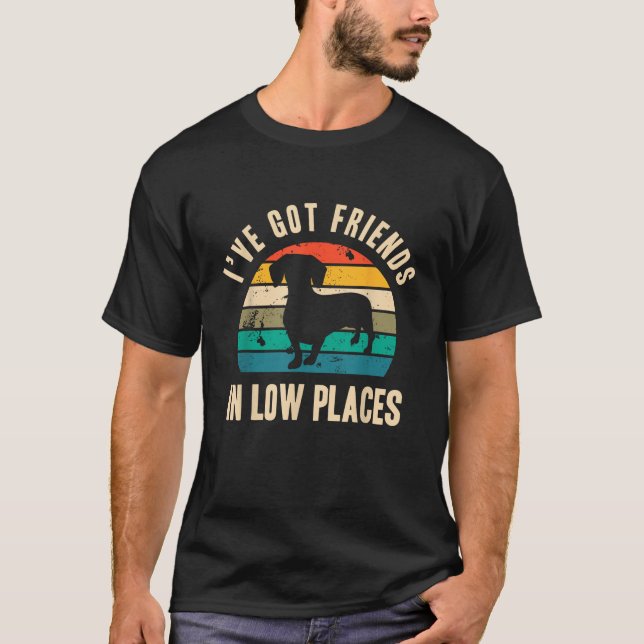 I ve Got Friends In Low Places Funny Dachshund Vin T-Shirt (Vorderseite)