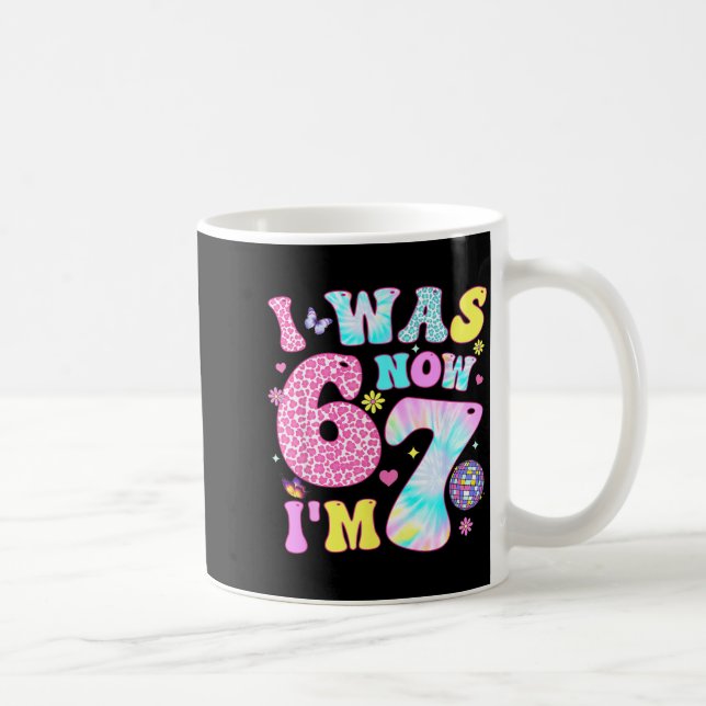 I Was 6 Now I'm 7 67 Meme Groovy Retro 7th Birthda Kaffeetasse (Rechts)
