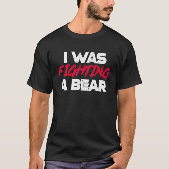 I Was Fighting A Bear  Broken Bone Injury Recovery T-Shirt (Vorderseite)
