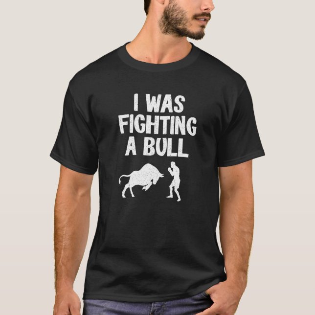 I Was Fighting A Bull After Surgery Recovery Leg B T-Shirt (Vorderseite)