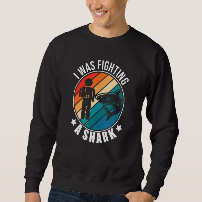 I Was Fighting A Shark   Broken Arm Fracture Sweatshirt (Vorderseite)