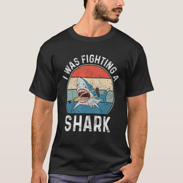 I Was Fighting A Shark  Broken Leg 3 T-Shirt (Vorderseite)