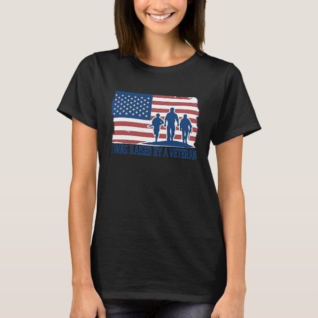 I Was Raised By A Veteran Veterans Day T-Shirt (Vorderseite)