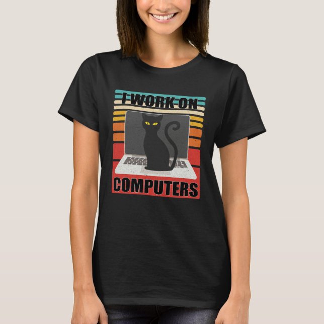 I Work On Computers Distracting Cat on Laptop  Ret T-Shirt (Vorderseite)