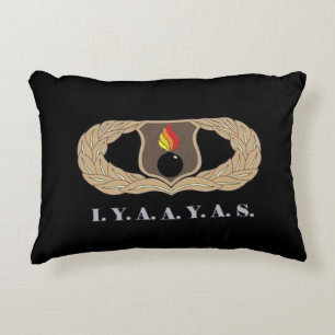 I.Y.A.A.Y.A.S. ZIERKISSEN