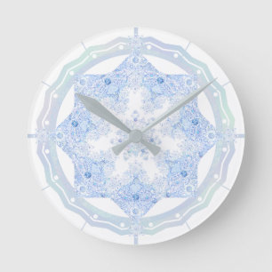 Ice Blue Snowflake Runde Wanduhr