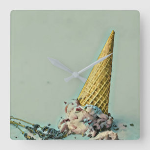 Ice cream cone for ice cream lover quadratische wanduhr