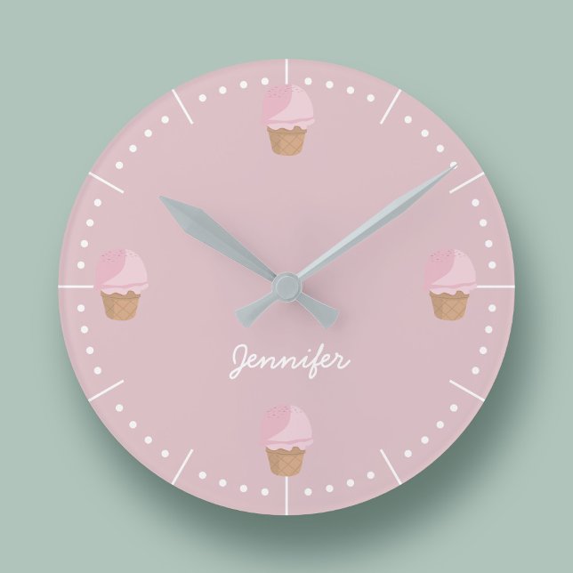 Ice Cream Cone Modern Pink Kitchen Runde Wanduhr (A cute ice cream themed kitchen wall clock with space for your name)