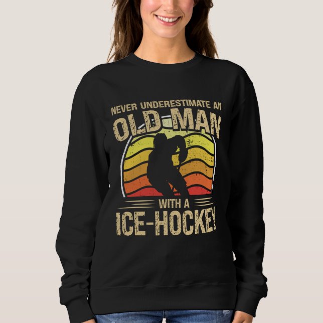 Ice Hockey Player Men Women Never Underestimate An Sweatshirt (Vorderseite)