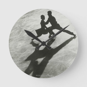 Ice Skating Couple Runde Wanduhr