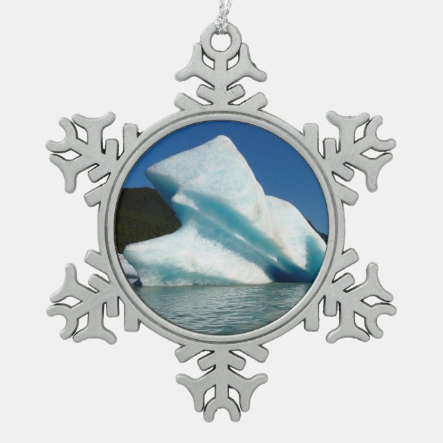 Iceberg am Mendenhall See in Alaska Schneeflocken Zinn-Ornament (Vorderseite)