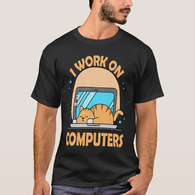 Ich Arbeite An Computern Katze Tech-Support IT Com T-Shirt (Vorderseite)