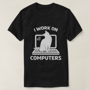Ich Arbeite An Computern Lustiges Katzenliebhaber- T-Shirt
