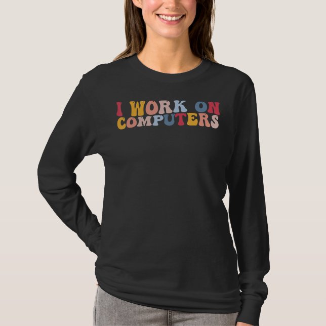 Ich arbeite an einem Computer-Tech-Support-Program T-Shirt (Vorderseite)
