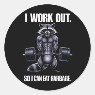 Ich arbeite aus, um Garbage Gym Raccoon Liftin zu  Runder Aufkleber