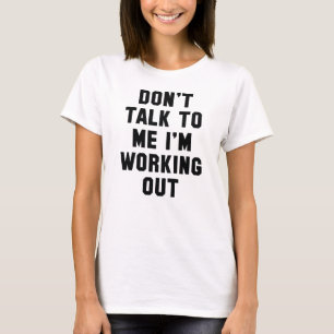 Ich arbeite gerade aus T-Shirt