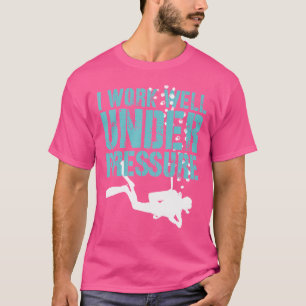 Ich arbeite gut lustiger Taucher Wo Tauchgang T-Shirt
