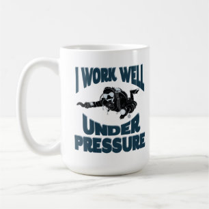 Ich arbeite gut unter Druck - Funny Scuba Diving Kaffeetasse