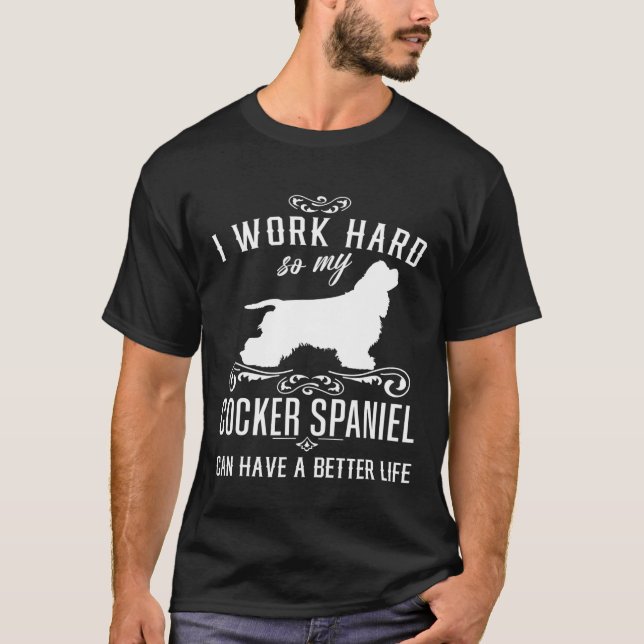 Ich arbeite Hard Funny Dog Idee Funny Cocker Spani T-Shirt (Vorderseite)