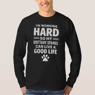 Ich arbeite hart, also brütet mein spanischer Hund T-Shirt